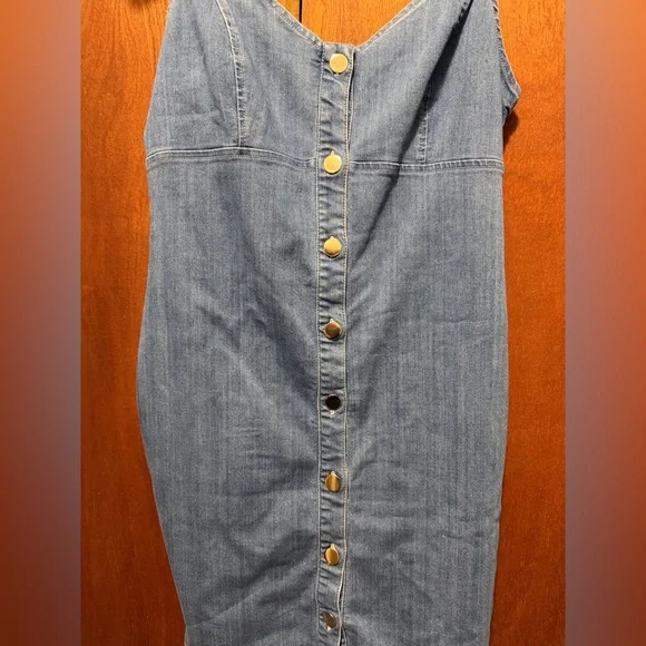 Women's Denim Button-Down Dress - Picture 2 of 4
